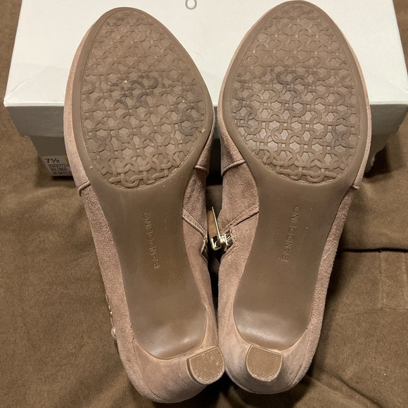 Bandolino Women's Suede Tan Ankle Boots Size 7 1/2 - Picture 5 of 5